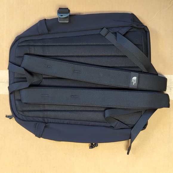 THE NORTH FACE Mountain Daypack/Backpack Black $79 NEW - Picture 6 of 7